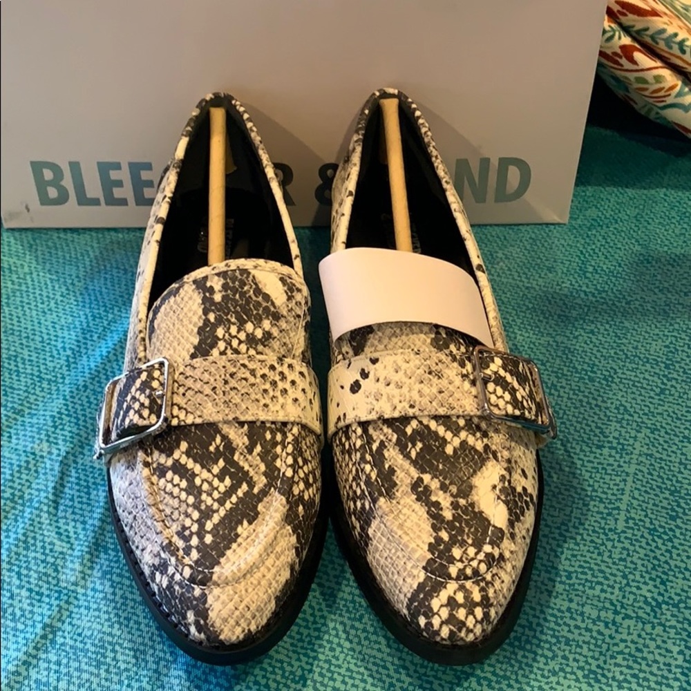 [NEW IN BOX] Snake Print Demi Loafers ✌🏼